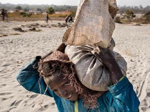 苹果、微软等五家美国科技巨头被起诉：纵容非洲童工挖钴致死致残