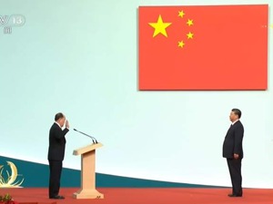 澳门特别行政区第五任行政长官贺一诚宣誓就职