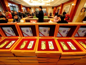 腾讯给员工发iPhone11Pro算什么！这个村直接给村民发金条，去年曾发446万福利费