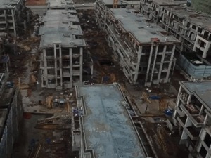 千万豪宅水泥一抠就掉？“豆腐渣”楼盘全面停建