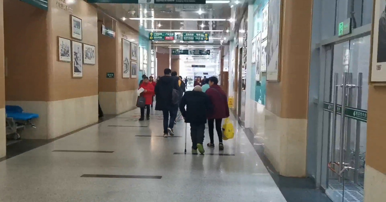 视频丨实探病毒性肺炎收治医院：运营正常 无专门防疫通知