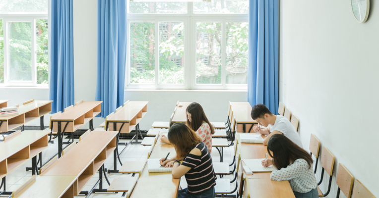 视频丨近三成大学生考前一周才开始复习 你开始期末复习了吗？