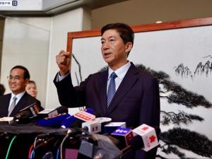 新任中联办主任骆惠宁首次在港见记者：对确保香港长期繁荣稳定充满信心