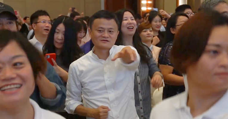 视频丨跟着马云老师跳操，燃烧你的卡路里！