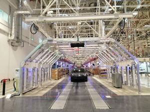 特斯拉CEO马斯克现身Model 3交付仪式