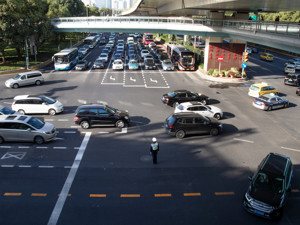 2020年春运明天开启 公安部交管局：启动所有交警执法站保障春运交通安全