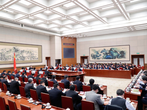 李克强主持召开专家学者和企业界人士座谈会 听取对政府工作报告的意见建议