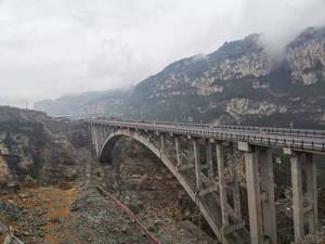 历时三年建设 川滇黔结合部“鸡鸣三省”大桥正式通车