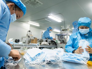 对话湖北黄冈县级医院医生：隔离病房人员大部分来自武汉，口罩、防护服等物资稀缺