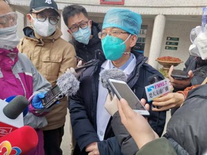 同济医院专家解答新型肺炎出院标准：不仅是核酸检测，还需病人临床症状缓解 