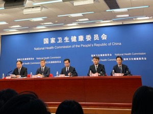 一些地方封路和挖断公路进行疫情隔离，如何畅通生命通道？交通运输部：一断三不断