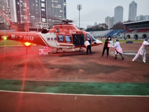 硬核救援：一小时来回武汉仙桃  直升机空降补给协和医院