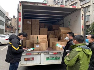 益丰大药房向武汉市捐赠价值60万元的医用防护面罩
