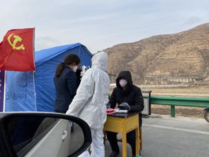 战“疫”实录丨西北小城天水：定点医院有医生穿手术服作防护