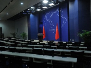 ​外交部在微信群里开记者会，网友：拉我进群！