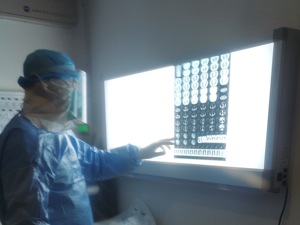 刚下高原便上一线 援藏医生请战防疫