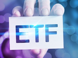 聪明资金狂卷156.53亿，借道ETF抄底！哪类ETF最受宠？都是谁在秘密抄底？