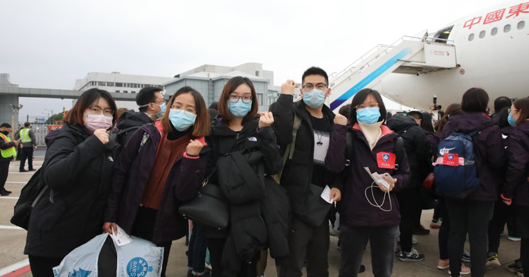 视频丨我们来了！新一批上海市援鄂医疗队飞抵武汉  