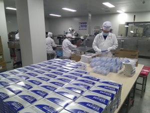 成都医学城企业生产的320件药品火速运往武汉