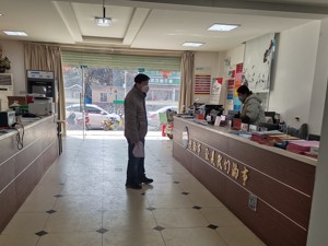 战“疫”实录｜记者实探武汉抗疫一线社区：重负之下，他们已十多天未曾休息