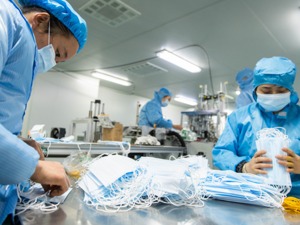 近期12315举报45%与口罩有关、个别商家蔬菜价格最高涨7倍……这些哄抬价格行为被严厉打击