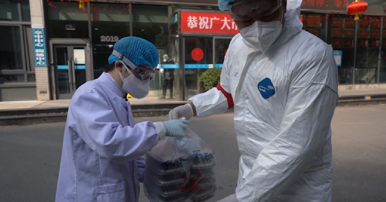 视频·战疫实录｜不打烊的爱心餐厅
