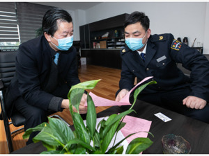 社保缴费可延后补办，不裁员企业返还失业保险费一半……人社部门防控疫情打出惠企惠民组合拳