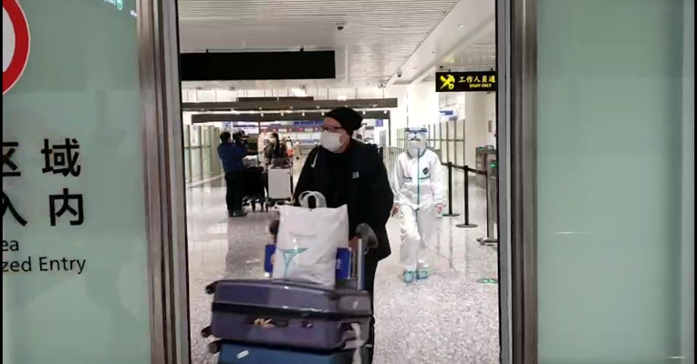 回家了！207名湖北旅客从东京乘国航包机返抵武汉