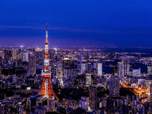 日本电视台出现揪心一幕：一司机正接受采访，突电话得知自己被确诊新冠肺炎...