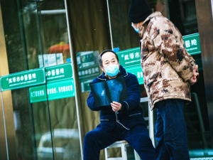 武汉要求区委书记、区长要签订“责任状”，疫情防控出现疏漏，追责问责