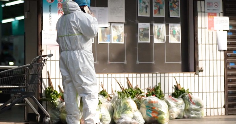 视频｜武汉最严小区封闭管理落地   社区团购如何保障居民菜篮子？