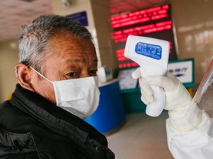 世卫组织总干事高级顾问艾尔沃德：警惕因感染数量下降而放松防控