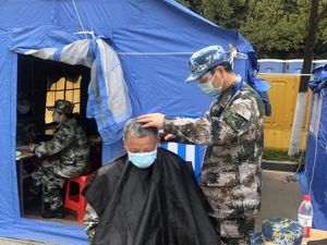 物业战疫| 彩生活首批方舱志愿者：“你行吗？”“那必须是我了！”