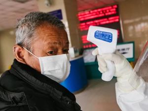 钟南山团队最新论文：病死率低于报道水平，近半数就诊患者无发热症状