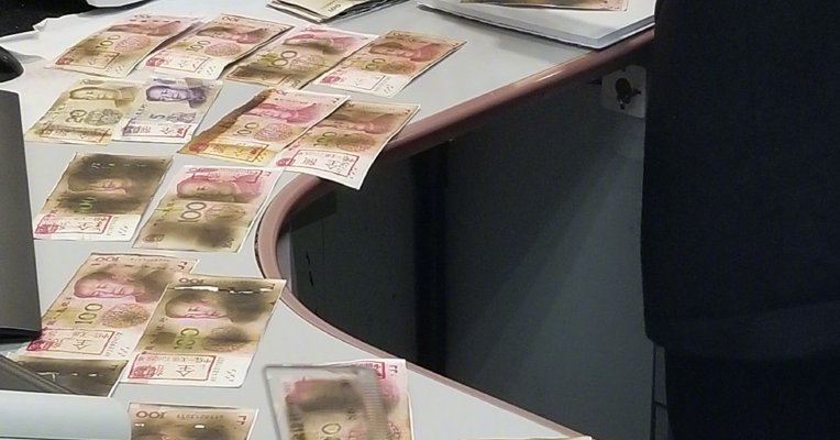 老人疑心钞票有“病毒”竟微波加热 3000多元现金面目全非