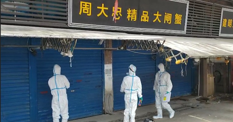视频｜华南海鲜市场全面消杀  排水沟淤泥也不放过