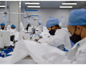 多国防护物资出现紧缺，工信部：鼓励防护服生产企业对接国外需求