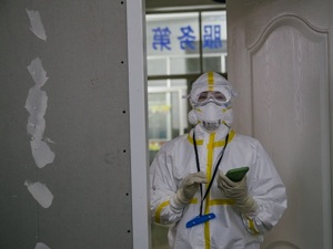 “我们也是医护人员” 武汉医护志愿者寻求身份认可