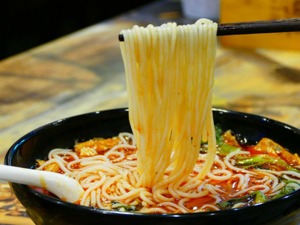 6000万人呼唤螺蛳粉，柳州你到底管不管？