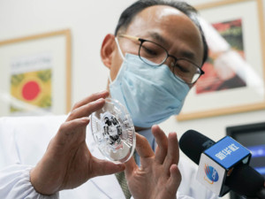 职称评审向抗疫一线专业技术人员倾斜：对论文不作硬性要求，诊疗方案等可作为成果申报参评