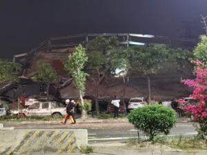 突发！福建泉州一酒店坍塌，已抢救出23人，现场视频曝光