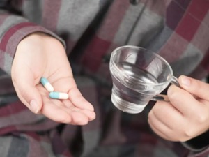 登机前吃药退烧，姐弟两家8人从意大利回京，4人确诊！警方已立案