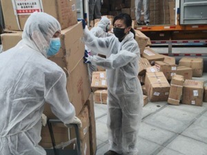 战“疫”实录｜专业、坚韧、勇敢：她们撑起的不止半边天