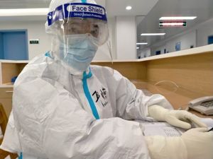 战“疫”实录｜感染后又返岗的产科护士：这次见过了死亡，也见到了新生