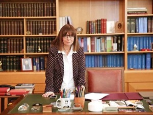 受新冠疫情影响 希腊史上首位女总统取消就职仪式