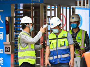 每经专访医药物资协会医疗器械分会秘书长：市价300多的额温枪200多卖给你，多半是骗你的定金做自己的生意……