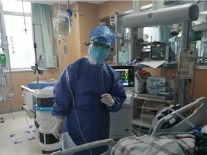 战“疫”专访丨国家卫健委重症救治专家组成员卢云：中医与西医形成优势互补是疫情医疗救治关键