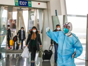 在美高烧39℃，3次申请核酸检测被拒，女子回国确诊，密接59人