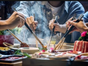 在线餐饮｜五星级酒店加入在线外卖大军 无接触消费催生“下一代门店”