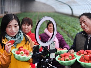 “云逛街”人潮涌动 有人直播2小时卖万斤洋葱